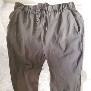 Lululemon on the fly crop olive green 10